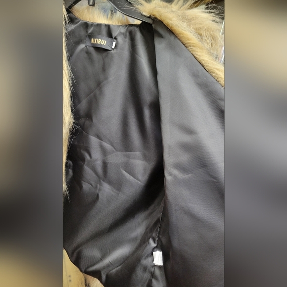 Aixixi Faux Fur Vest 40" Bust L/XL Preowned - Picture 9 of 9